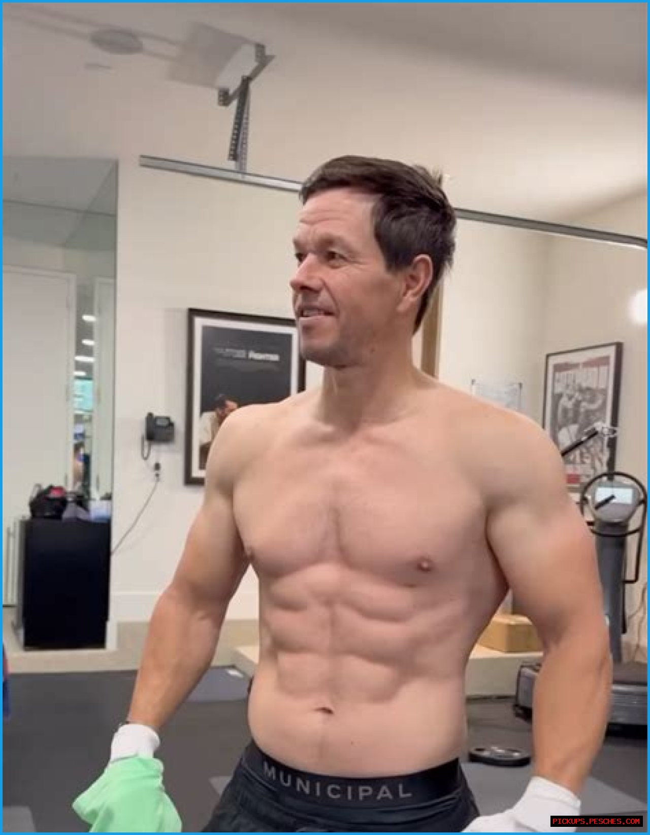 How tall is Mark Wahlberg - Page 2